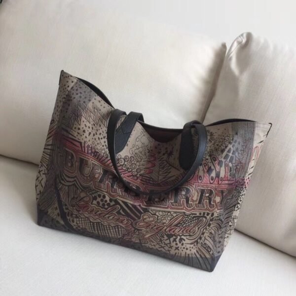 Burberry Burberry handbag graffiti print Canvas check double-sided shopping bag brown - 图片 9