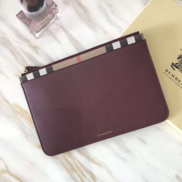 Burberry House Check Grained Leather Zipper Storage Bag Maroon